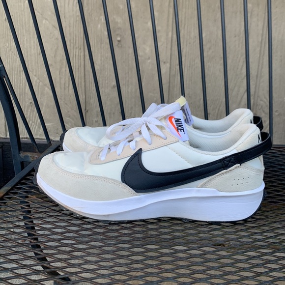 NIKE Running Shoes - Picture 11 of 15